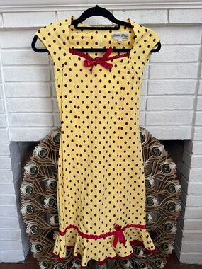 Bettie Page Wiggle Dress, Yellow w/Raspberry Polka Dots, Size M (fits S)